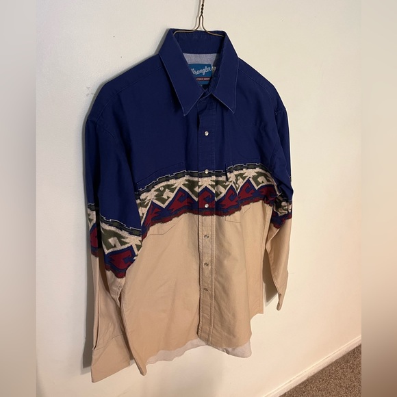 WRANGLER WESTERN SHIRT size medium. Blue, tan, red, and hunter green. - Picture 4 of 9